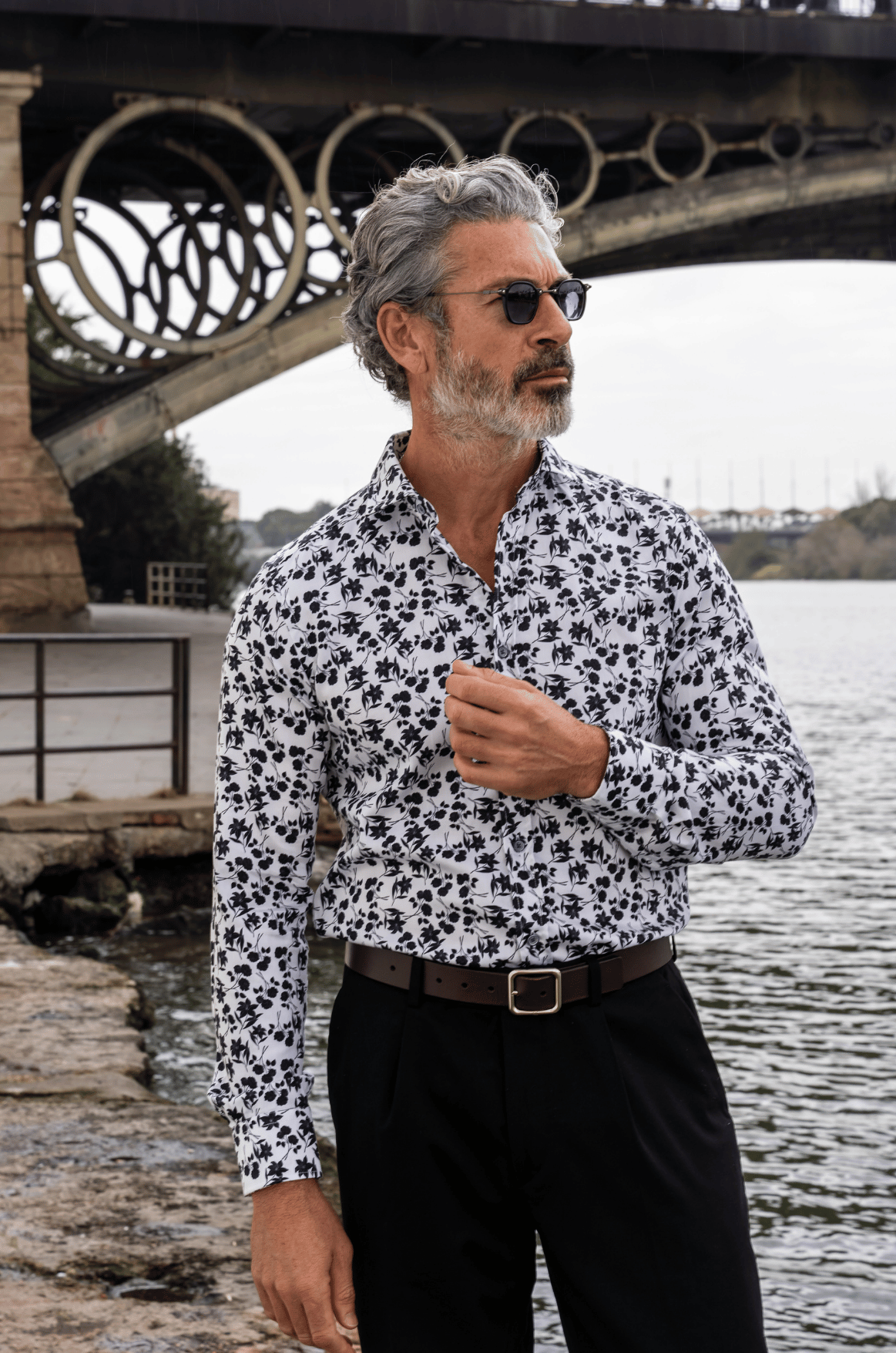 Camisa Monttesco Fantasía Estampada Flores Negras