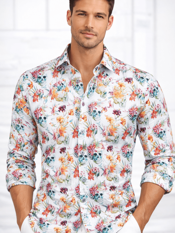 Camisa Monttesco estampada fantasía calaveras cálidas